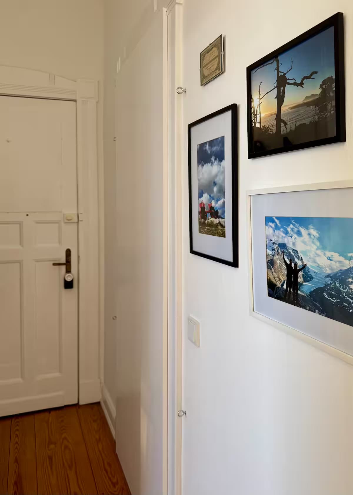 Flur mit Bilderrahmen